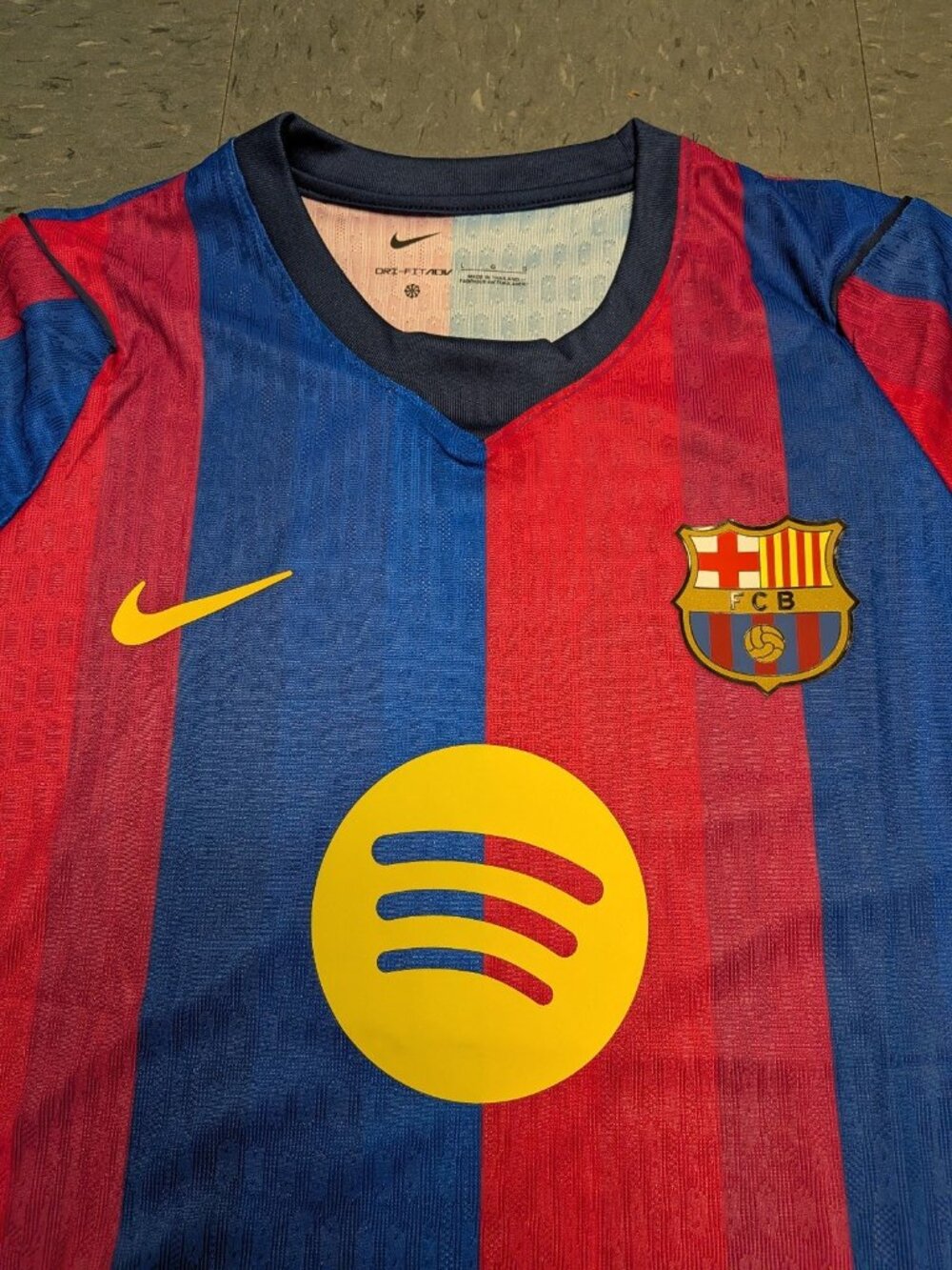 New 25/26 Barcelona Home Jersey Large - Picture 2 of 7